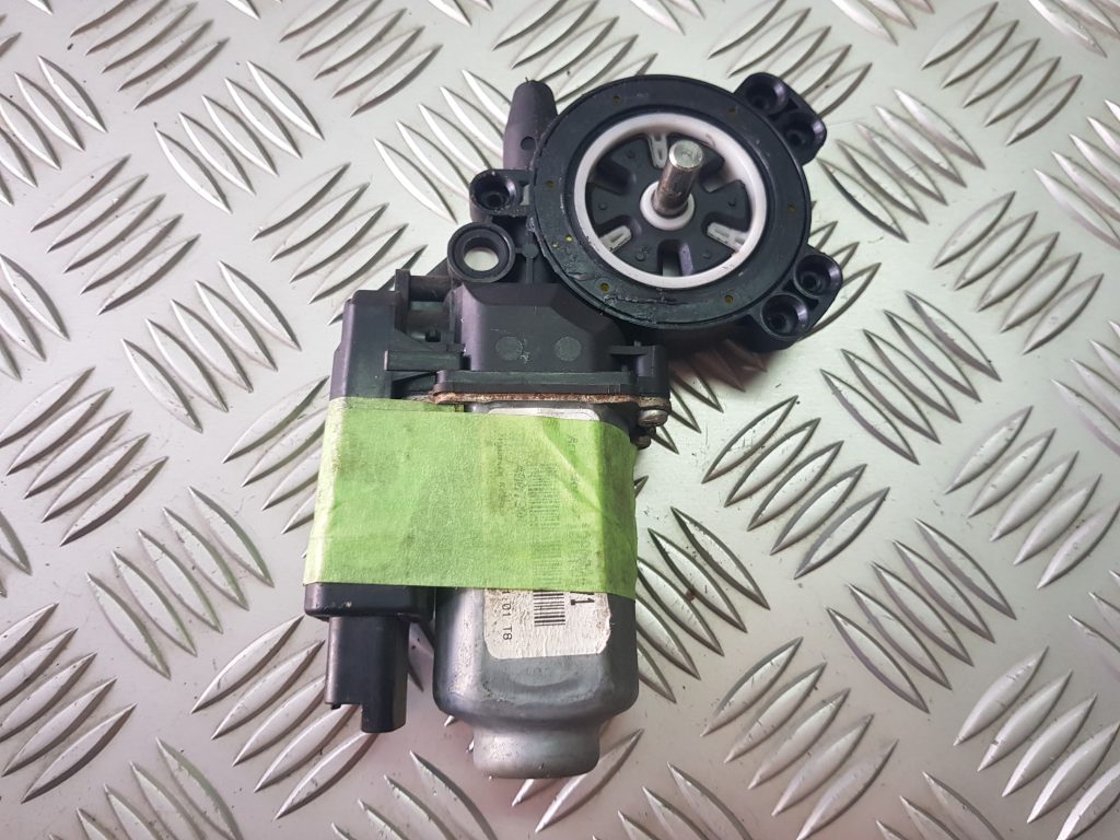 Elektrisko stiklu motors priekš RENAULT MEGANE 2004 1 Elektrisko stiklu motors priekš RENAULT MEGANE 2004