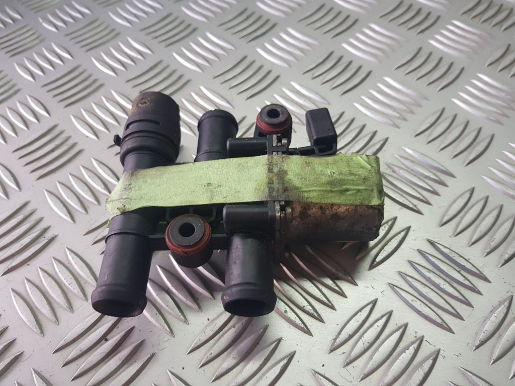 Apsildes radiatora vārsts priekš AUDI A4 AVANT 2004 1 Apsildes radiatora vārsts priekš AUDI A4 AVANT 2004