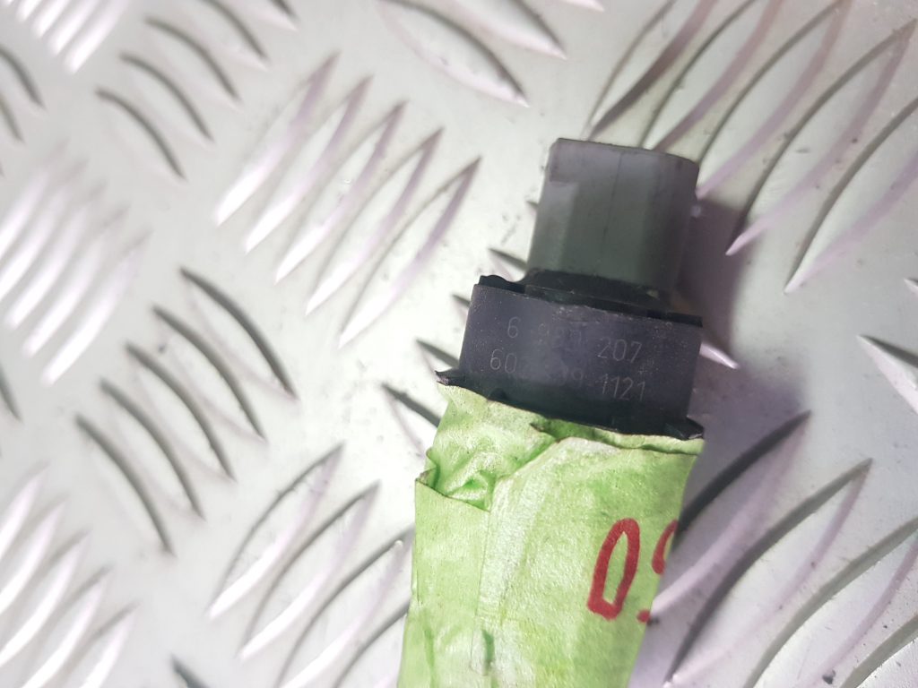 Parkošanās devējs priekš BMW 525 E60 2006 BLACK 2 Parkošanās devējs priekš BMW 525 E60 2006 BLACK