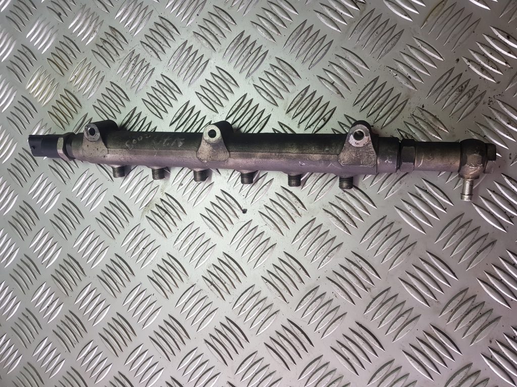 Degvielas sadales caurule priekš VOLVO V70 2003 GREY 1 Degvielas sadales caurule priekš VOLVO V70 2003 GREY