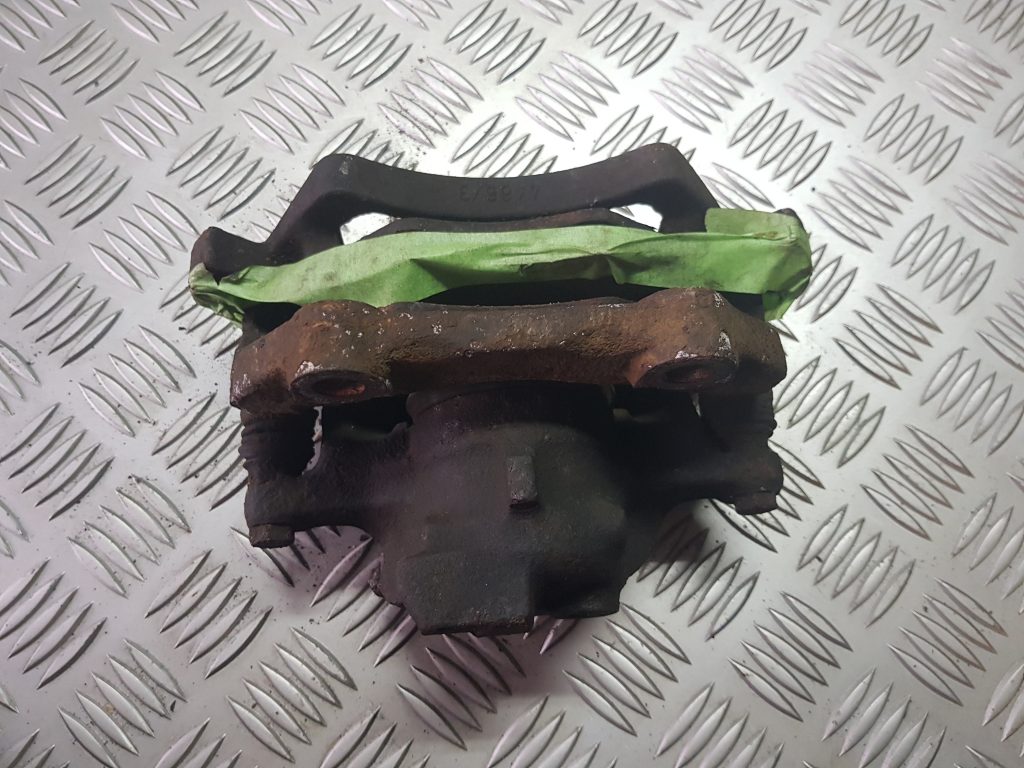 Priekšējais kreisais suports priekš AUDI A4 1996 2 Priekšējais kreisais suports priekš AUDI A4 1996