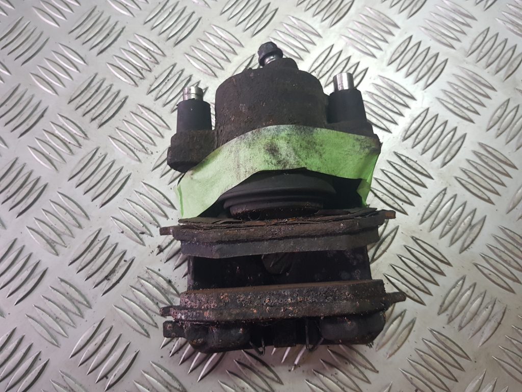 Priekšējais kreisais suports priekš VW GOLF 5 2006