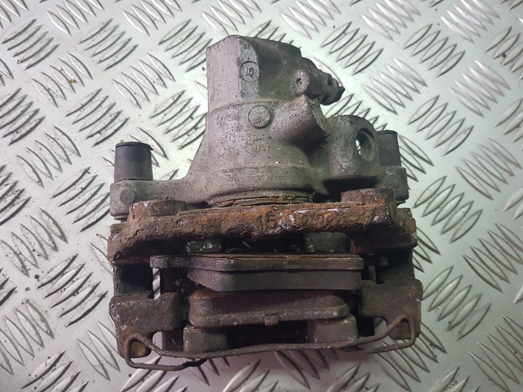 Aizmugurējais kreisais suports priekš FORD FOCUS 2006 2 Aizmugurējais kreisais suports priekš FORD FOCUS 2006