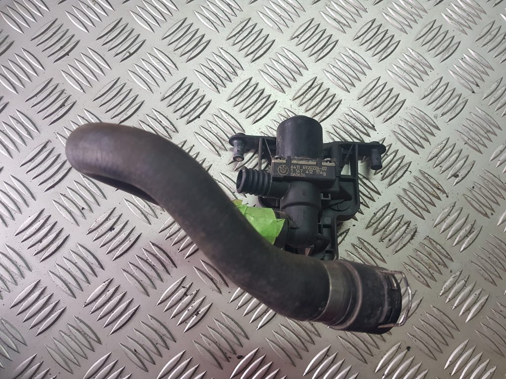 Apsildes radiatora vārsts priekš BMW 520D E60 2006 ENG. 1 Apsildes radiatora vārsts priekš BMW 520D E60 2006 ENG.