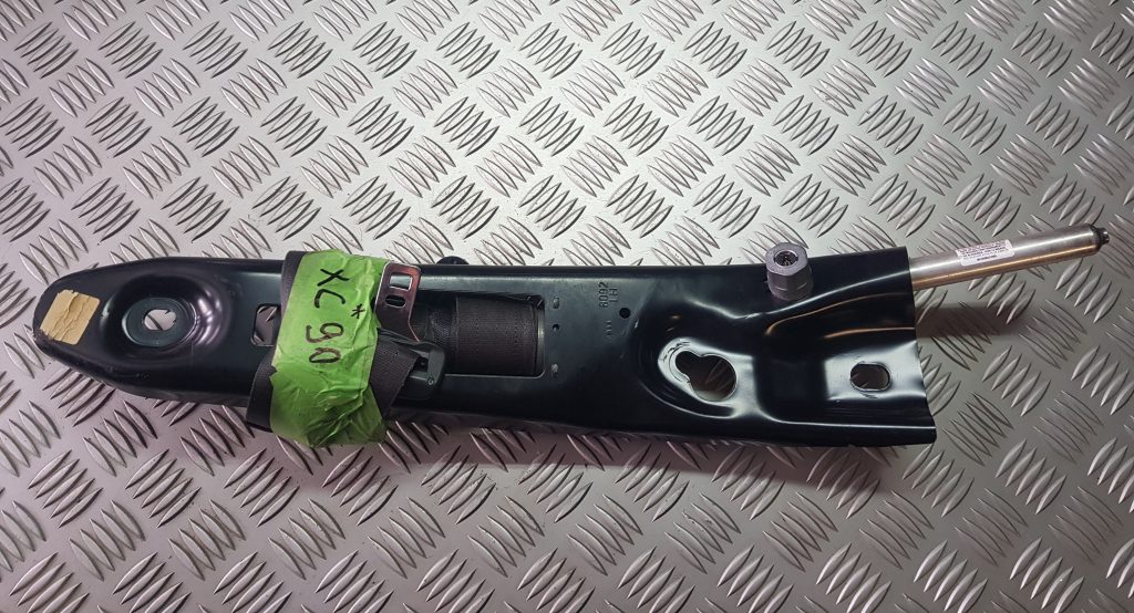 Priekšējā labā drošības josta priekš VOLVO XC90 2004 2 Priekšējā labā drošības josta priekš VOLVO XC90 2004