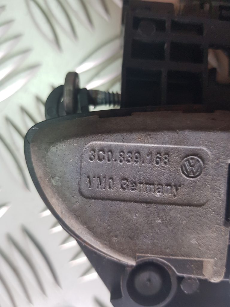 Ārējais durvju rokturis priekš VW PASSAT 2007 UNIVERSAL SILVER 2 Ārējais durvju rokturis priekš VW PASSAT 2007 UNIVERSAL SILVER