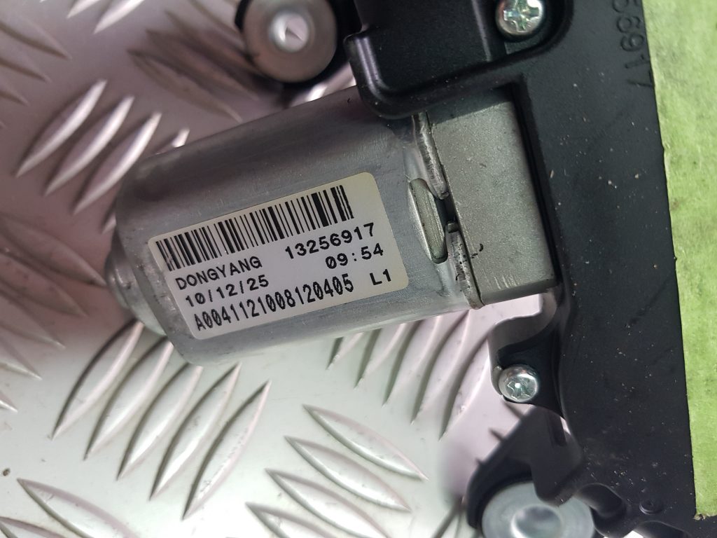 Aizmugurējā stikla tīrītāja motors priekš OPEL ASTRA J 2011