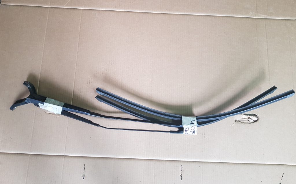 Vējstikla slotu turētāju komplekts priekš PEUGEOT 407 2005 1 Vējstikla slotu turētāju komplekts priekš PEUGEOT 407 2005