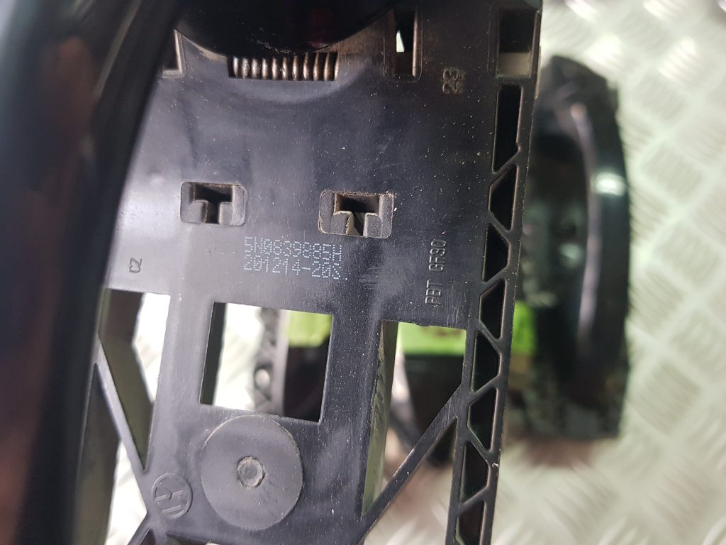 Ārējais durvju rokturis priekš VW GOLF 2014 2 Ārējais durvju rokturis priekš VW GOLF 2014