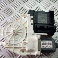 Elektrisko stiklu motors priekš VW GOLF 5 2006