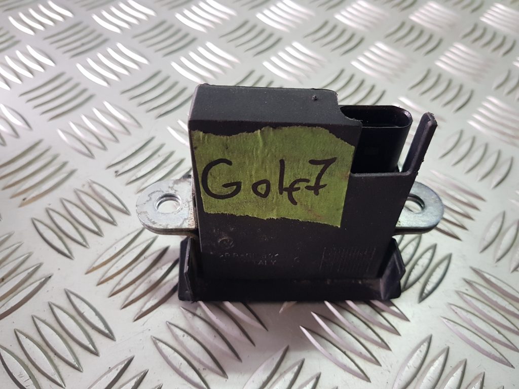 Bagāžnieka vāka slēdzene priekš VW GOLF 2014 2 Bagāžnieka vāka slēdzene priekš VW GOLF 2014