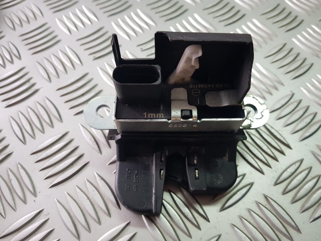 Bagāžnieka vāka slēdzene priekš VW GOLF 2014 1 Bagāžnieka vāka slēdzene priekš VW GOLF 2014