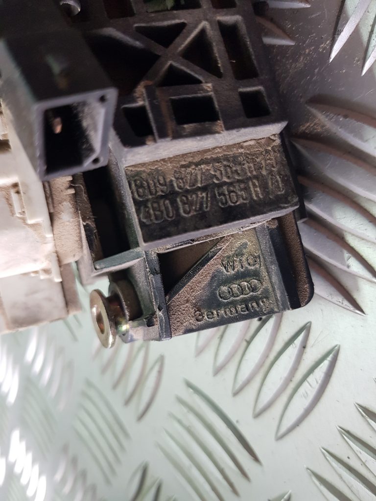 Bagāžnieka vāka slēdzene priekš AUDI A6 AVANT 2003