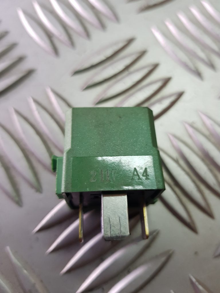 Pneimo piekares releja priekš MERCEDES BENZ E250 W212 2014 2 Pneimo piekares releja priekš MERCEDES BENZ E250 W212 2014