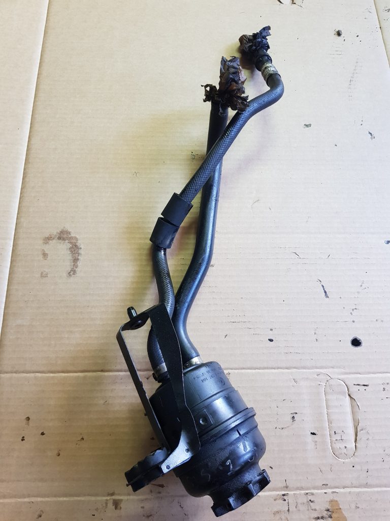 Stūres pastiprinātāja tvertne priekš BMW 525 E60 2006 BLACK