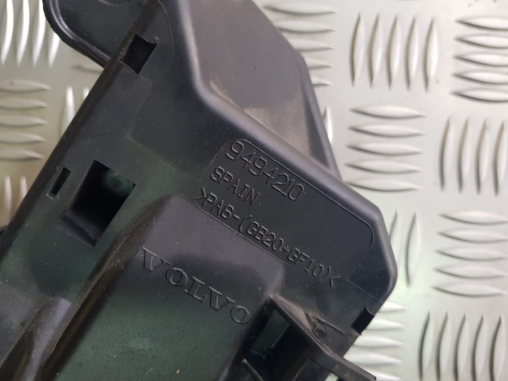 Drošinātāju kārbas korpuss priekš VOLVO V70 2002 SILVER