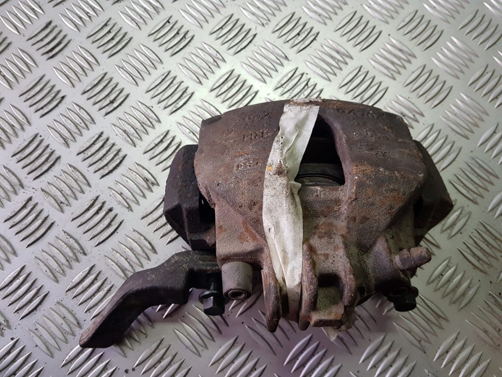 Priekšējais labais suports priekš VOLVO V70 2003 GREY 1 Priekšējais labais suports priekš VOLVO V70 2003 GREY