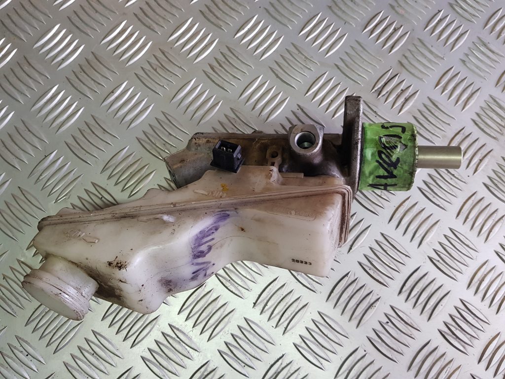 Bremžu pastiprinātāja galvenais cilindrs priekš TOYOTA AVENSIS 2004 1 Bremžu pastiprinātāja galvenais cilindrs priekš TOYOTA AVENSIS 2004