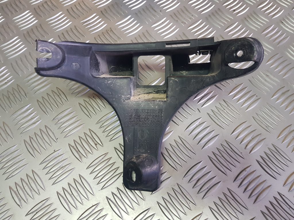 Aizmugurējā spārna un bufera stiprinājums priekš PEUGEOT 307 2007