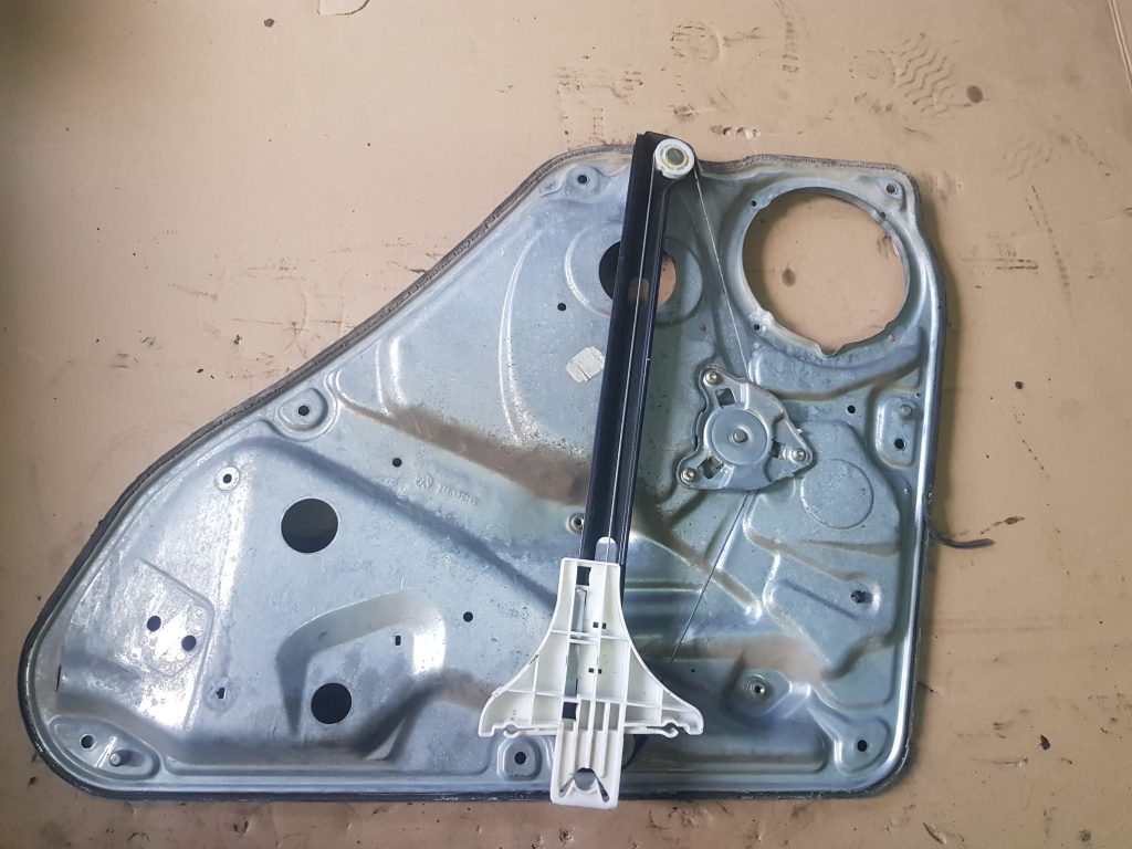 Stikla pacelšanas mehānisma panele priekš VW PASSAT 2007 UNIVERSAL SILVER