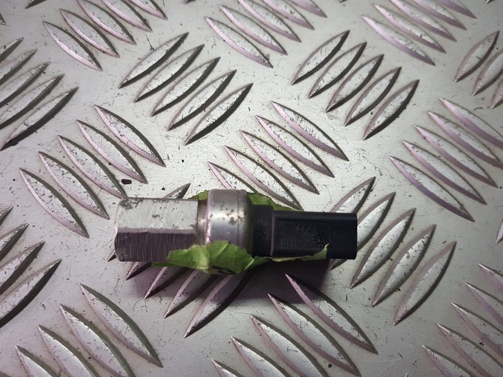 Gaisa kondicioniera spiediena dēvējs priekš VW PASSAT 2007 UNIVERSAL SILVER