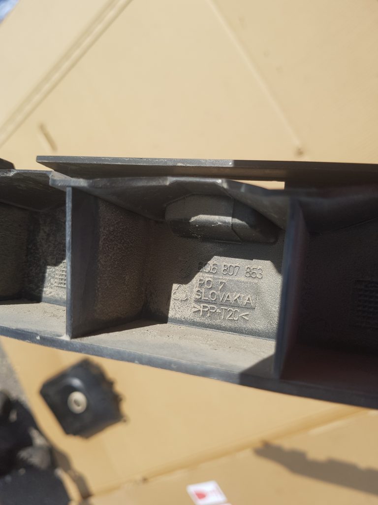 Aizmugurējā bufera centrālais stiprinājums priekš VW POLO 2005 3 Aizmugurējā bufera centrālais stiprinājums priekš VW POLO 2005