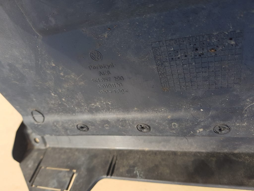 Mantu glabāšanas nodalījums pasažiera pusē priekš VW GOLF 5 2006