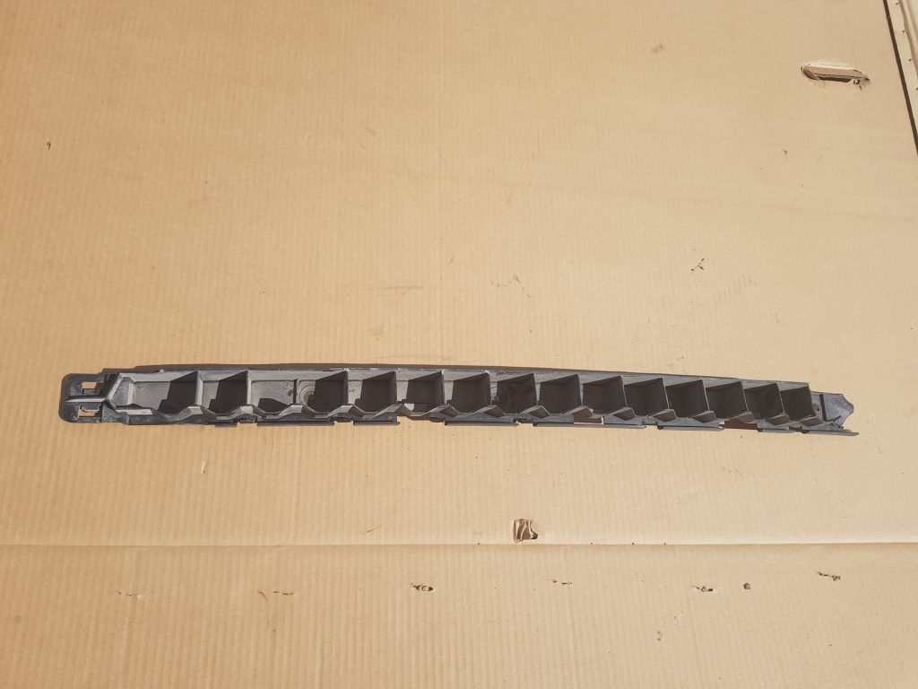 Aizmugurējā bufera centrālais stiprinājums priekš VW POLO 2005 2 Aizmugurējā bufera centrālais stiprinājums priekš VW POLO 2005