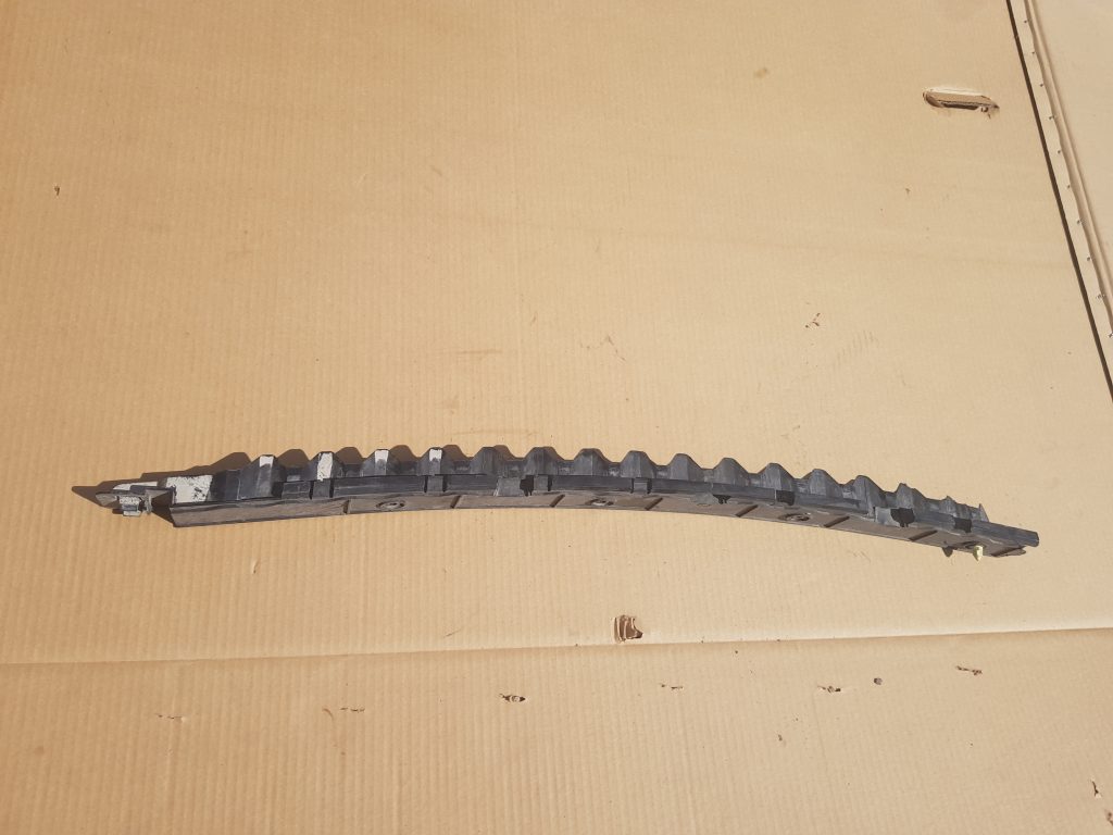 Aizmugurējā bufera centrālais stiprinājums priekš VW POLO 2005 1 Aizmugurējā bufera centrālais stiprinājums priekš VW POLO 2005