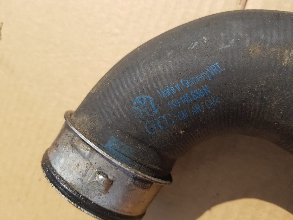 Interkulera caurule priekš VW GOLF 5 2006 2 Interkulera caurule priekš VW GOLF 5 2006