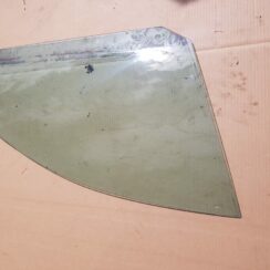 Priekšējo kreiso durvju stikls priekš VW GOLF 5 2006