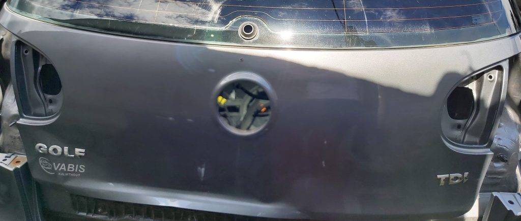 Bagāžnieka vāks priekš VW GOLF 5 2006 1 Bagāžnieka vāks priekš VW GOLF 5 2006