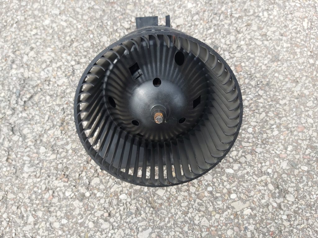 Salona ventilators priekš AUDI A4 1996 1 Salona ventilators priekš AUDI A4 1996