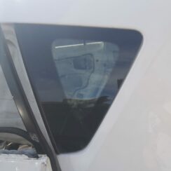 Aizmugurējais kreisais sānu stikls priekš TOYOTA VERSO 2012