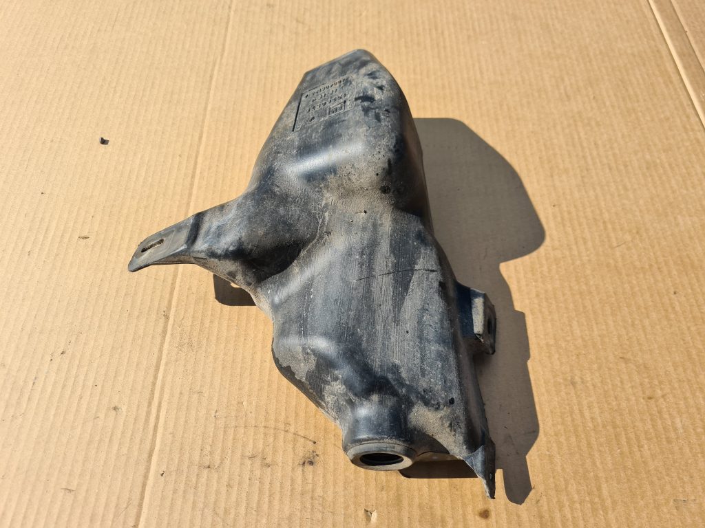 Mazgātāja šķidruma tvertne priekš OPEL ASTRA J 2011