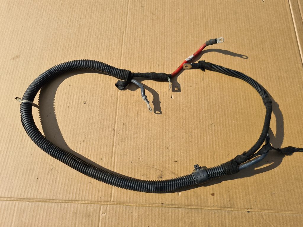 Pozitīva elektrovada klemma priekš OPEL ASTRA J 2011