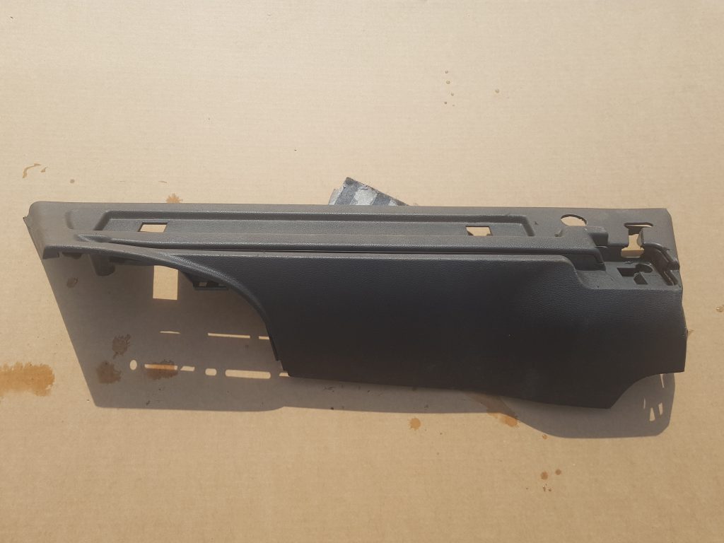 Bagāžnieka žalūziju sliedes priekš OPEL INSIGNIA SPORTS TOURER 2010 1 Bagāžnieka žalūziju sliedes priekš OPEL INSIGNIA SPORTS TOURER 2010