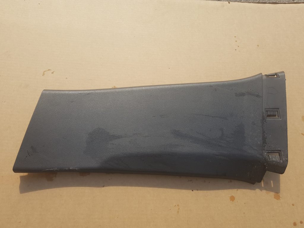 Vidējas salona statnes apdare priekš OPEL INSIGNIA SPORTS TOURER 2010 1 Vidējas salona statnes apdare priekš OPEL INSIGNIA SPORTS TOURER 2010