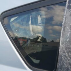 Aizmugurējais labais sānu stikls priekš TOYOTA COROLLA VERSO 2008