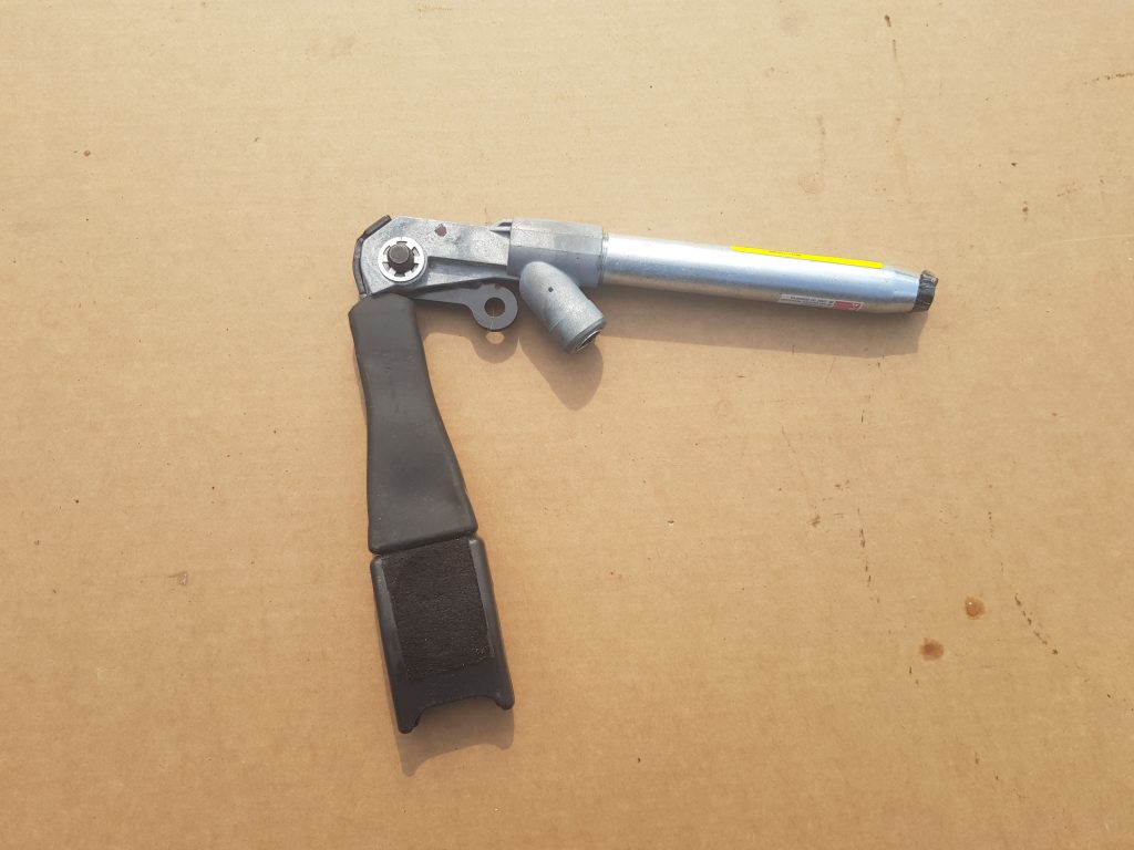 Priekšējās drošības jostas sprādze priekš OPEL INSIGNIA SPORTS TOURER 2010 1 Priekšējās drošības jostas sprādze priekš OPEL INSIGNIA SPORTS TOURER 2010