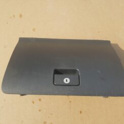 Mantu glabāšanas nodalījums pasažiera pusē priekš TOYOTA COROLLA VERSO 2008