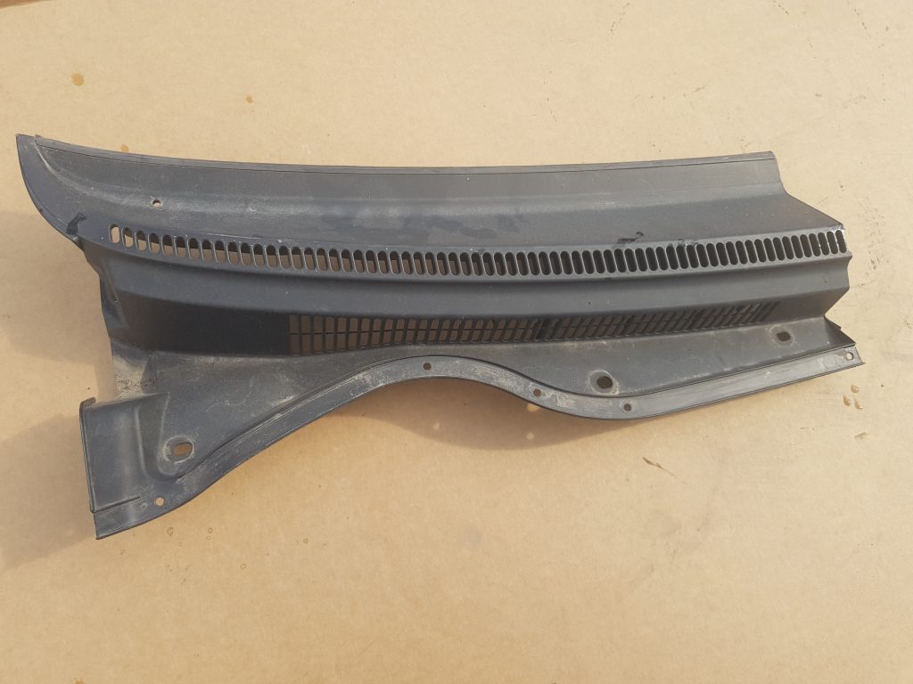 Vējstikla uzlikas (deflektora) režģis priekš TOYOTA COROLLA VERSO 2008