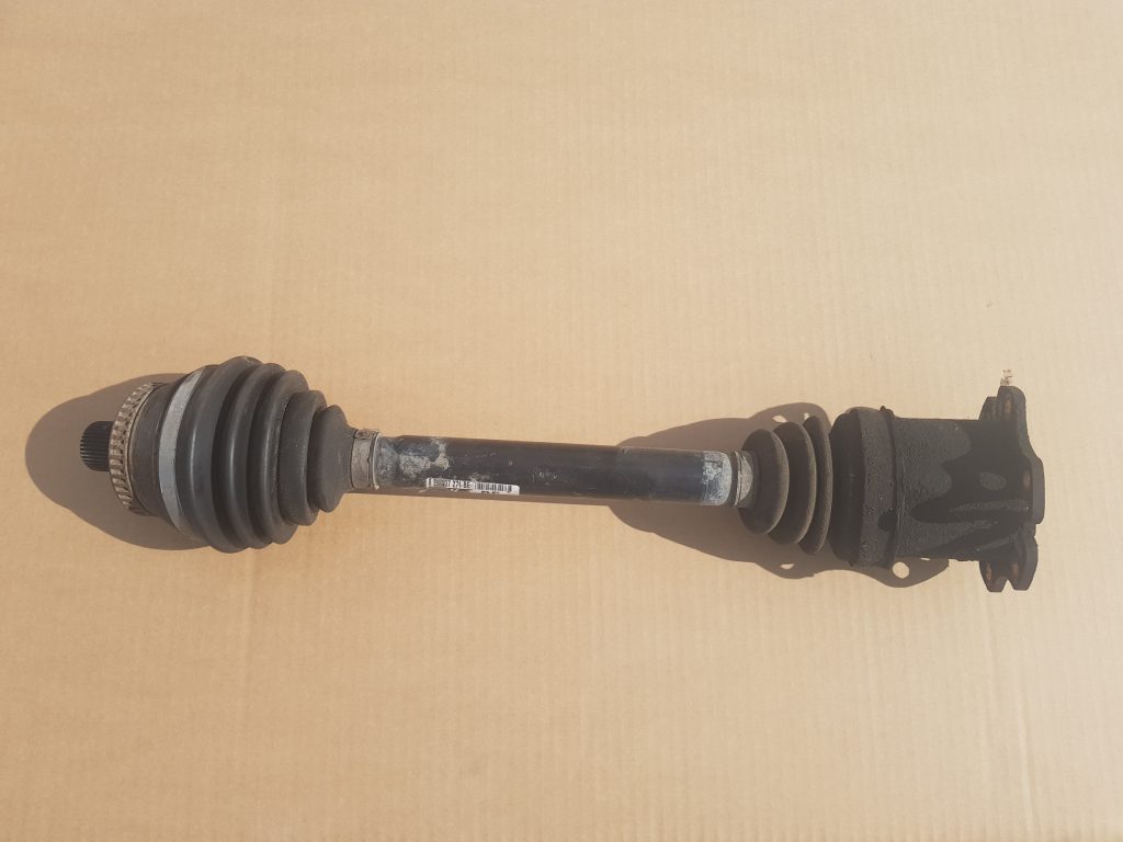 Pusass priekšējā kreisā priekš AUDI A4 2005