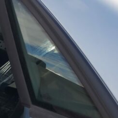 Aizmugurējais kreisais sānu stikls priekš AUDI A4 2003