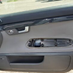 Priekšējo labo durvju apdare priekš AUDI A4 2003