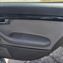 Aizmugurējo labo durvju apdare priekš AUDI A4 2003