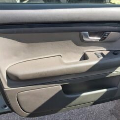 Priekšējo kreiso durvju apdare priekš AUDI A4 2003