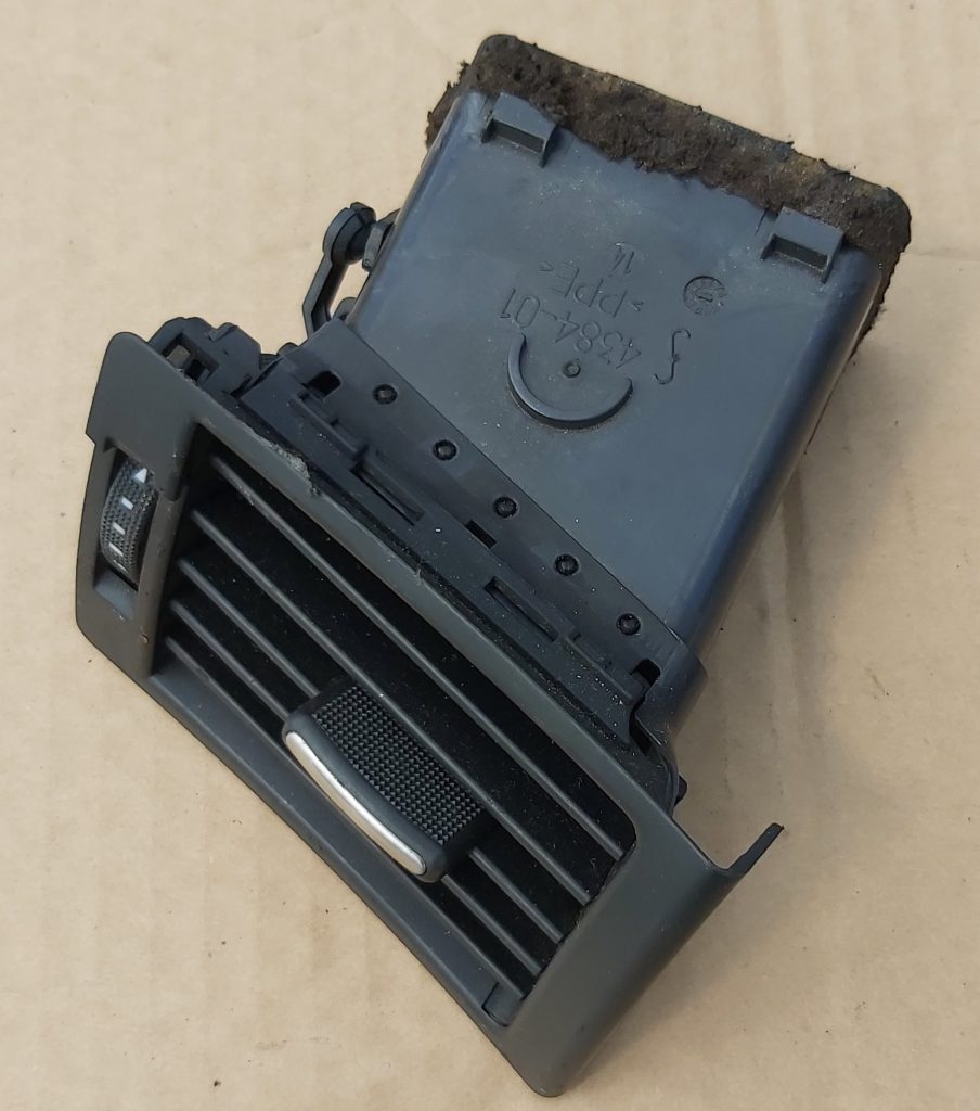 Mērinstrumentu paneļa gaisa vads, pa labi priekš AUDI A4 2003 1 Mērinstrumentu paneļa gaisa vads, pa labi priekš AUDI A4 2003