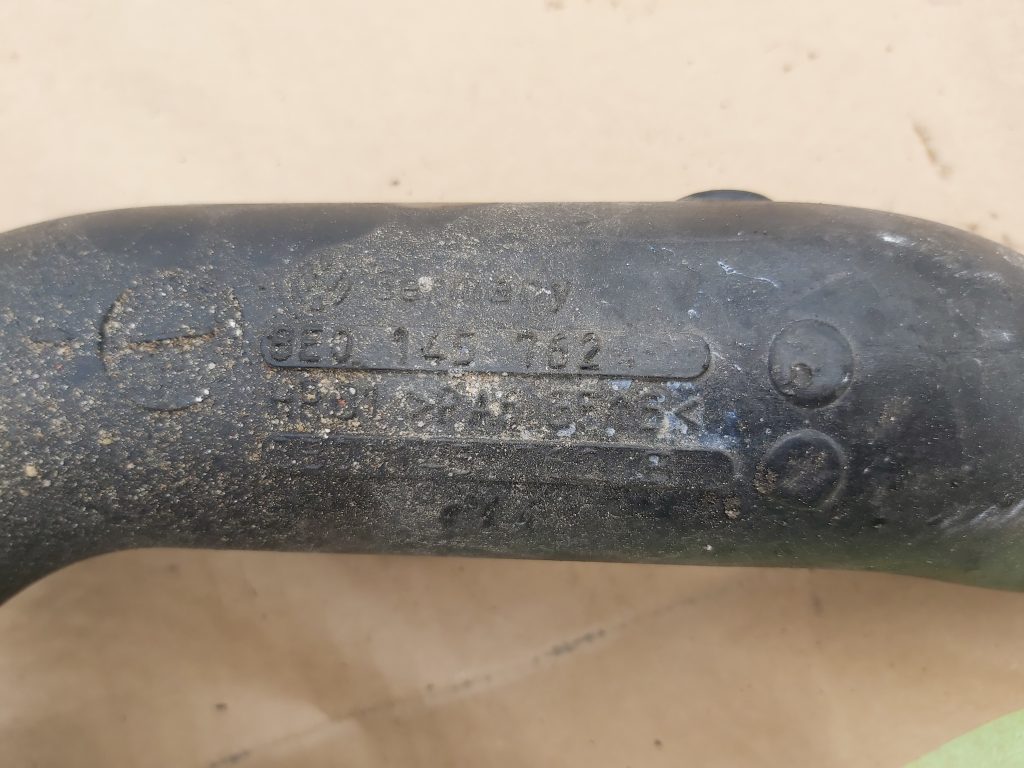 Interkulera caurule priekš AUDI A4 2003 2 Interkulera caurule priekš AUDI A4 2003