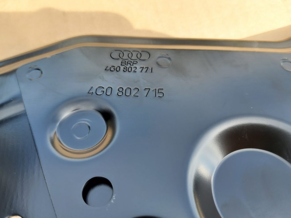 Akumulatora pamatnes kronšteins priekš AUDI A7 2011 SPORTBACK